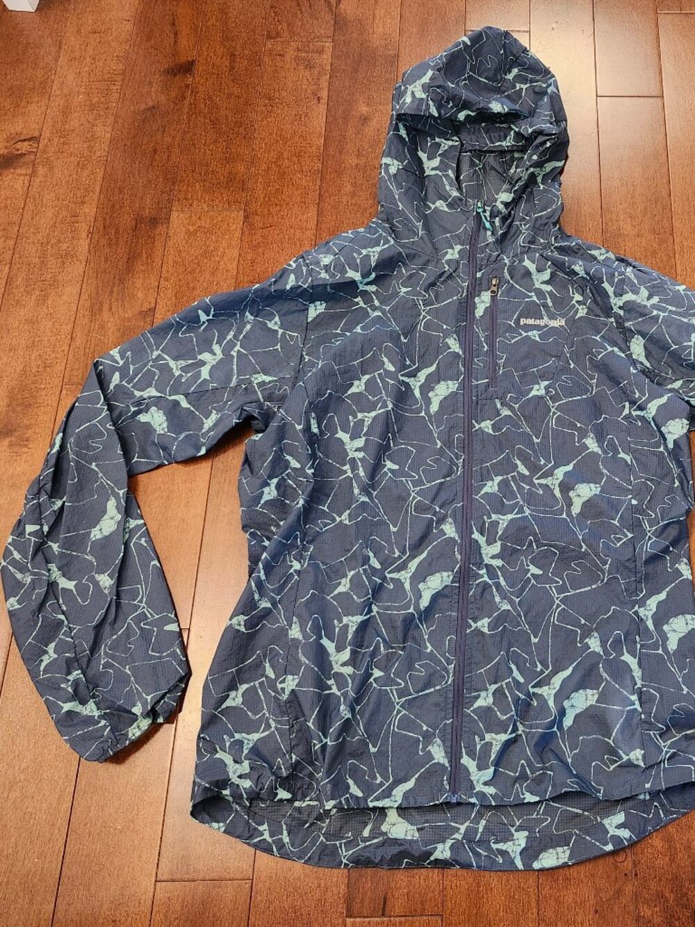Patagonia women's windbreaker jacket in size medium